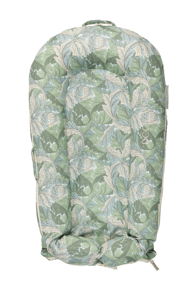 Acanthus pattern Deluxe Dock